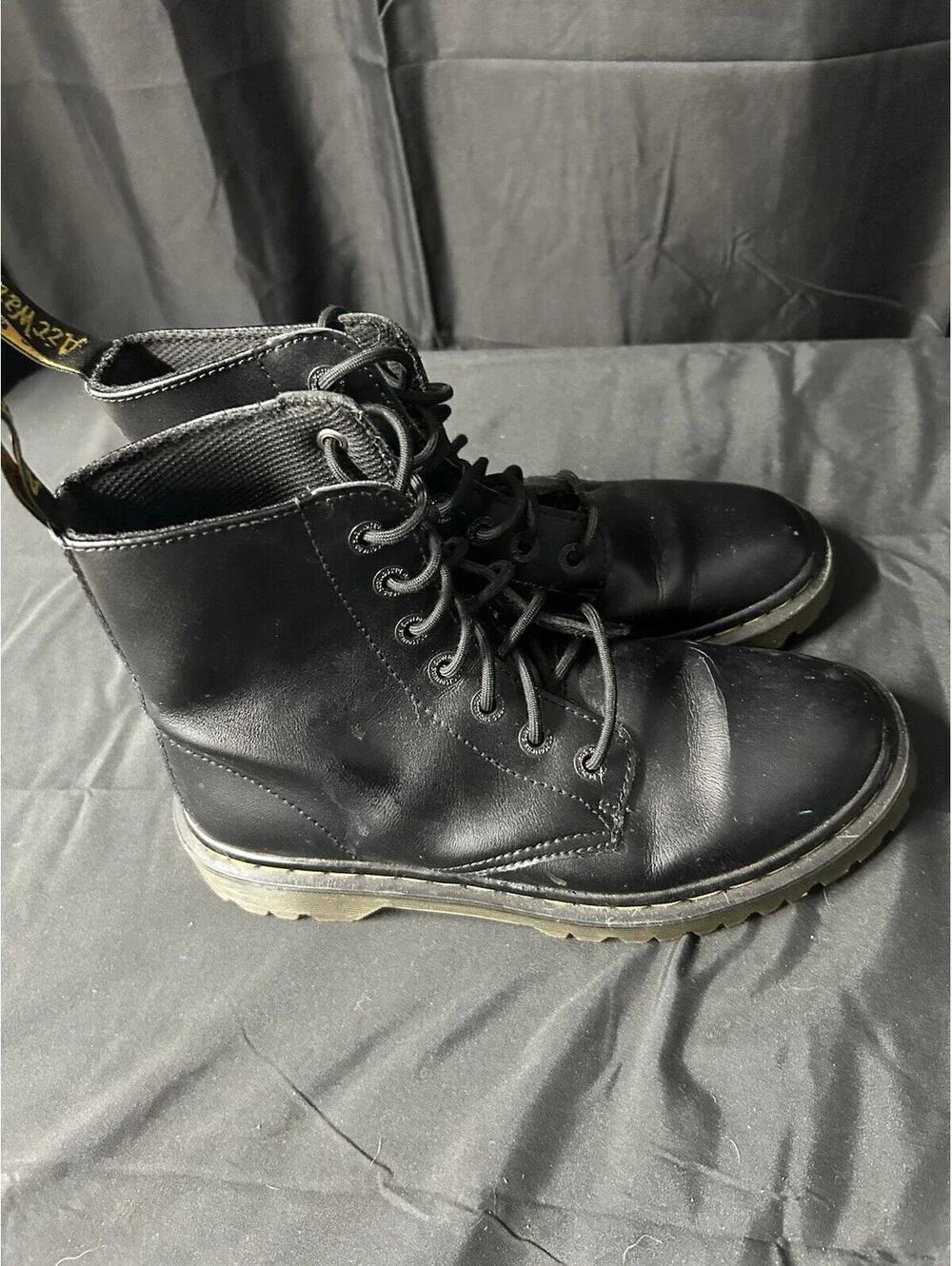 Dr. Martens Air Cushioned Combat Boots M 8 / W 7 Black Leather 8 Eye AirWair